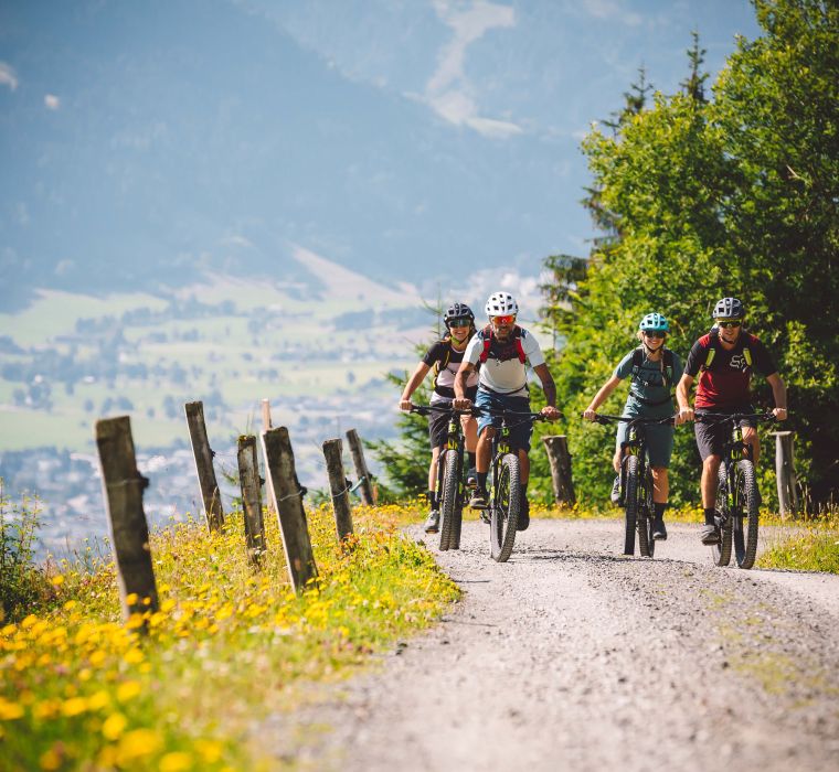 Biken mit Freunden in Leogang