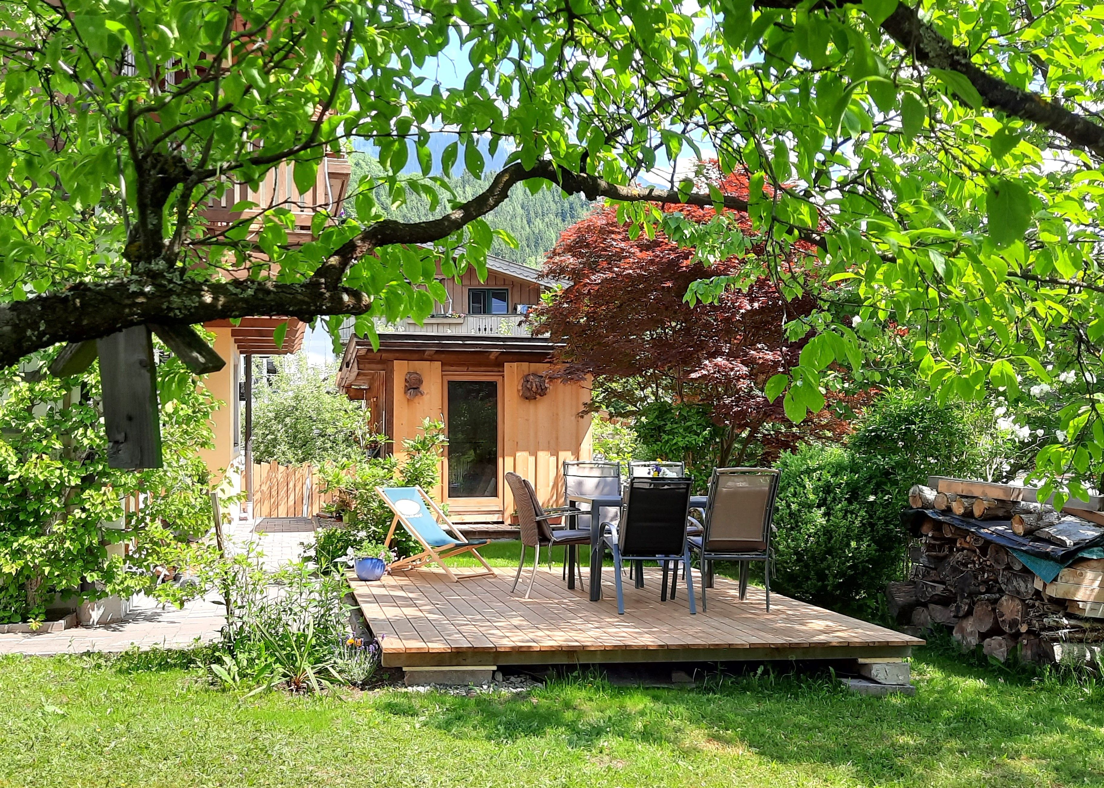 Natur Ferienwohnung Leogang EschenWald gemütlicher Gartenbereich Sonnenterrasse